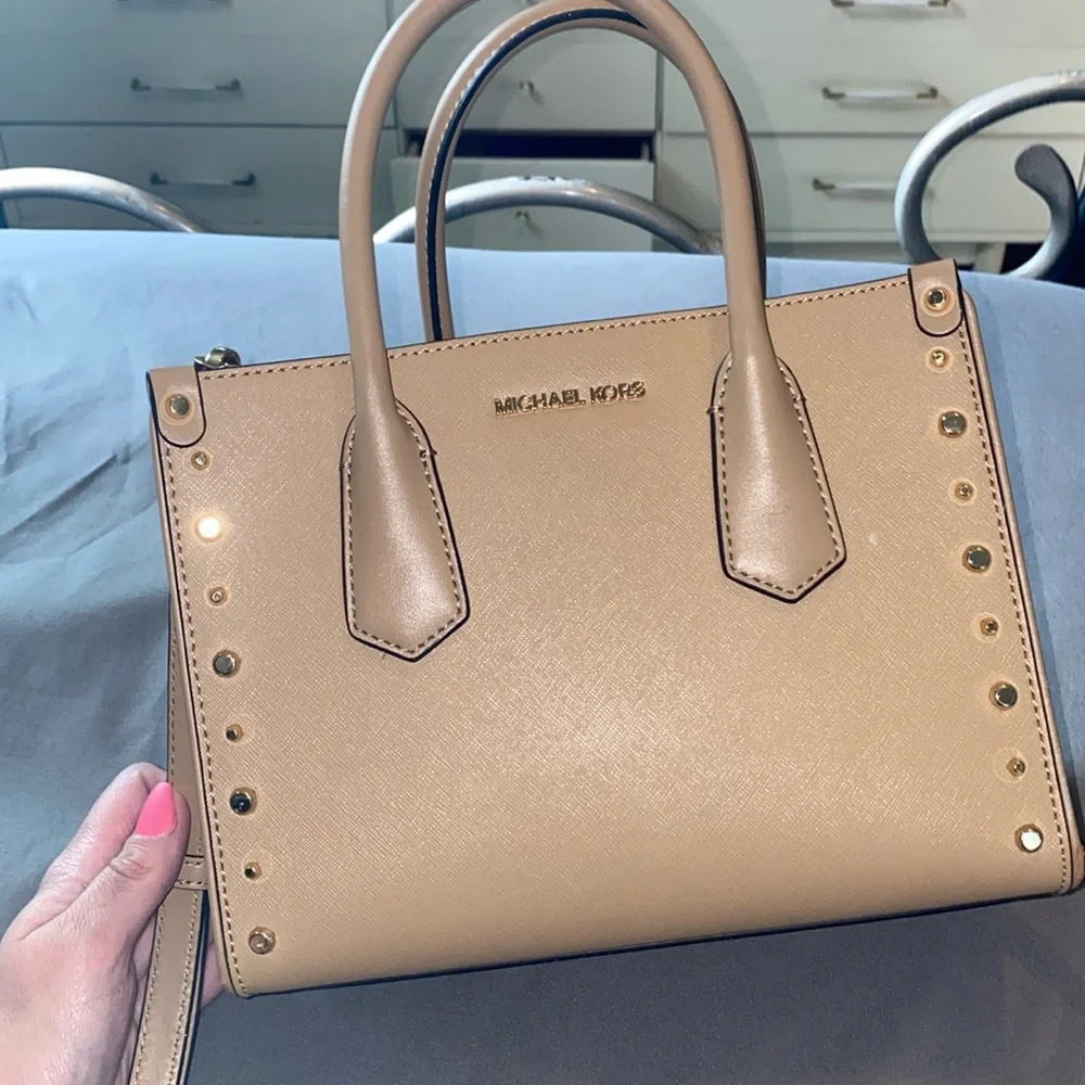 Michael Kors Beige Square Purse Bag with Gold Studs Great Condition Trendy - Picture 1 of 7